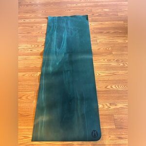 Lululemon Yoga 3mm Mat. Pre-loved. Smoke free home